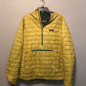 Patagonia Men’s puffy hoodie